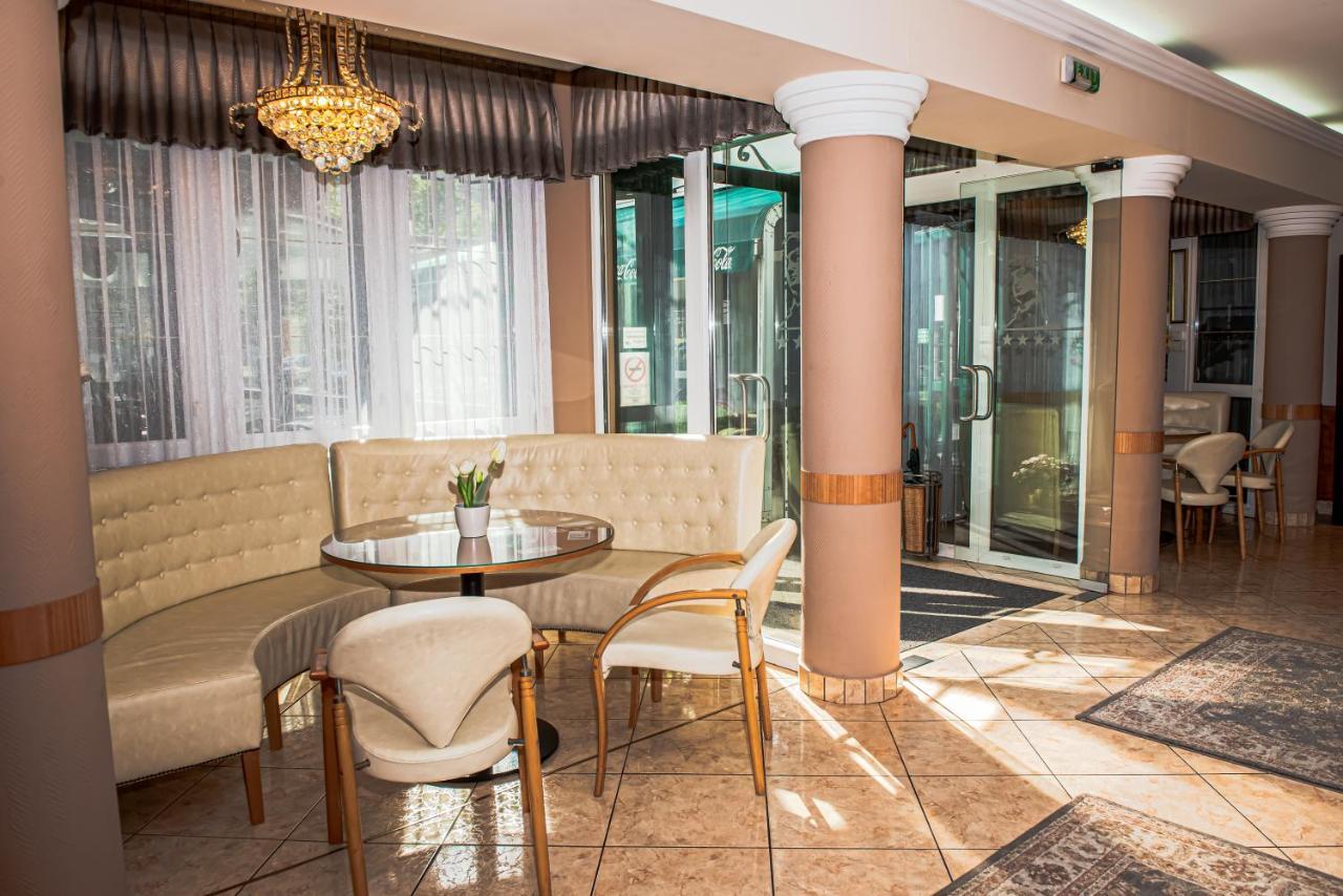 Hotel Villa Classica Pápa Zewnętrze zdjęcie