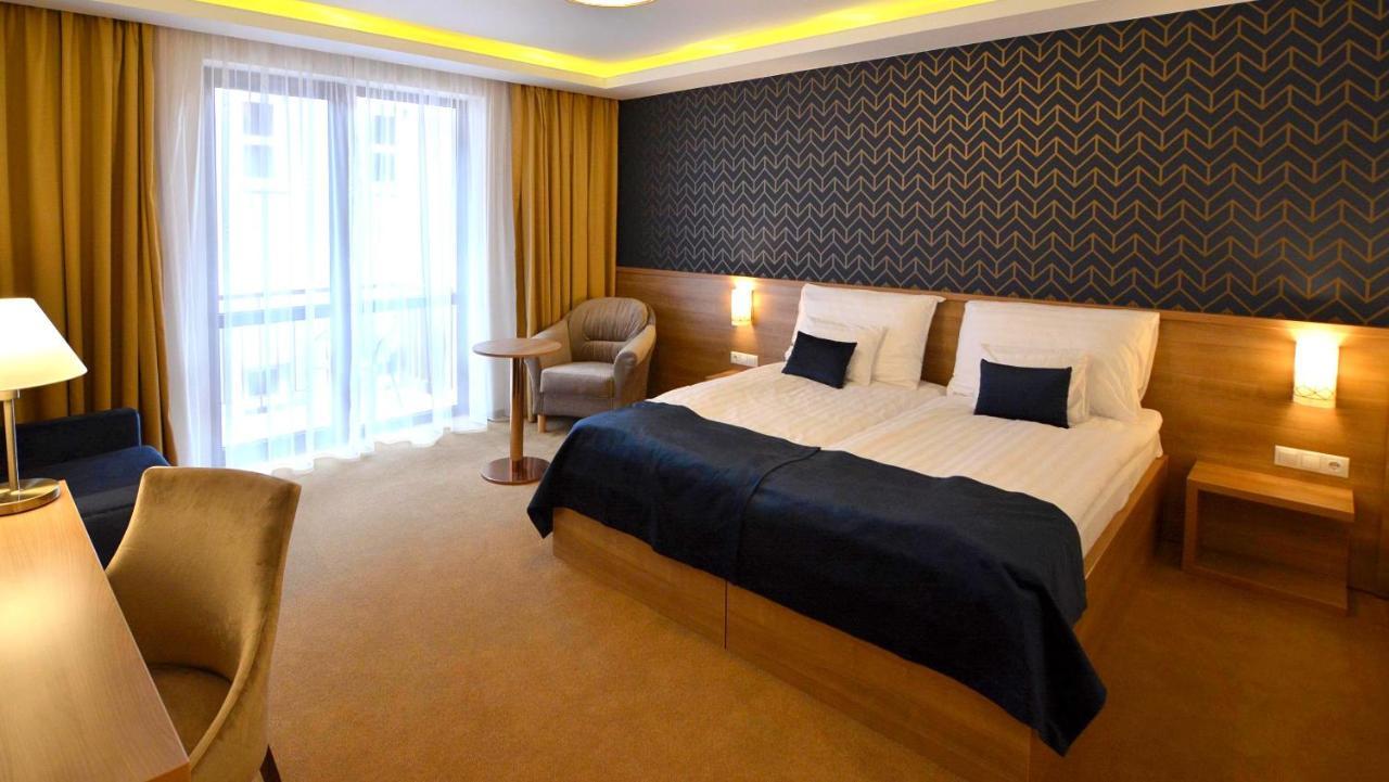 Hotel Villa Classica Pápa Zewnętrze zdjęcie