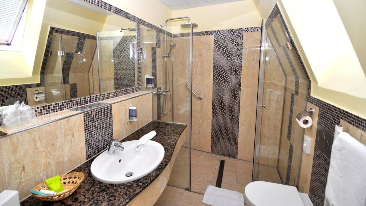 Hotel Villa Classica Pápa Zewnętrze zdjęcie