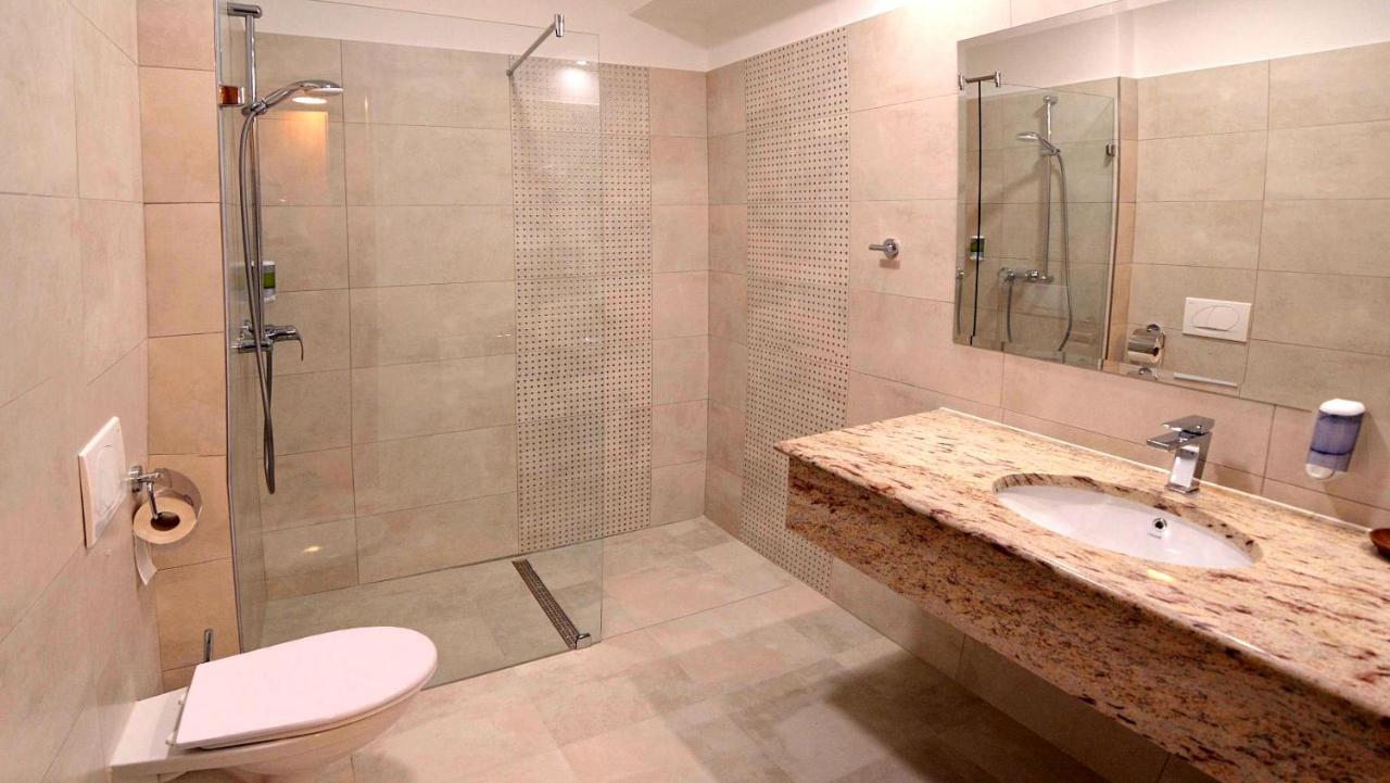 Hotel Villa Classica Pápa Zewnętrze zdjęcie