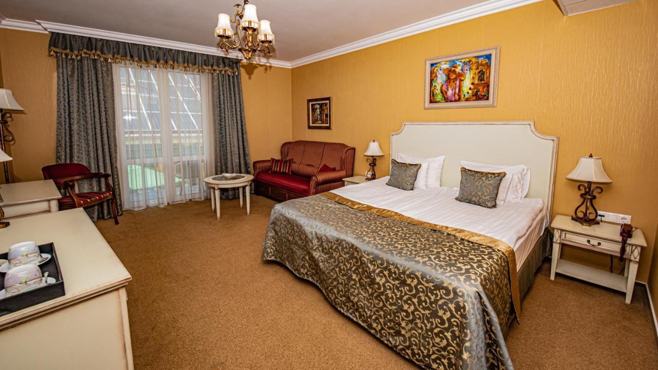 Hotel Villa Classica Pápa Zewnętrze zdjęcie