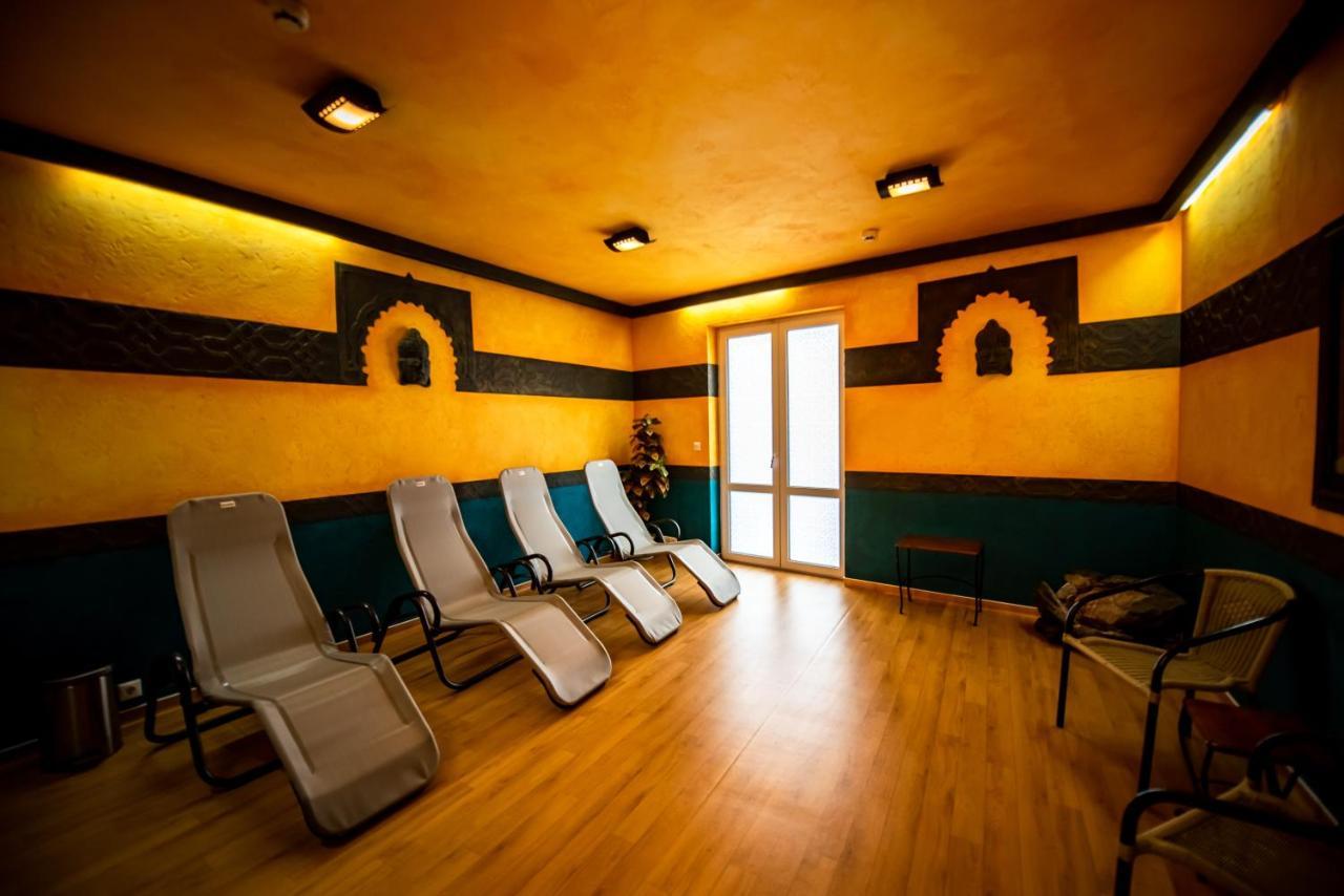 Hotel Villa Classica Pápa Zewnętrze zdjęcie