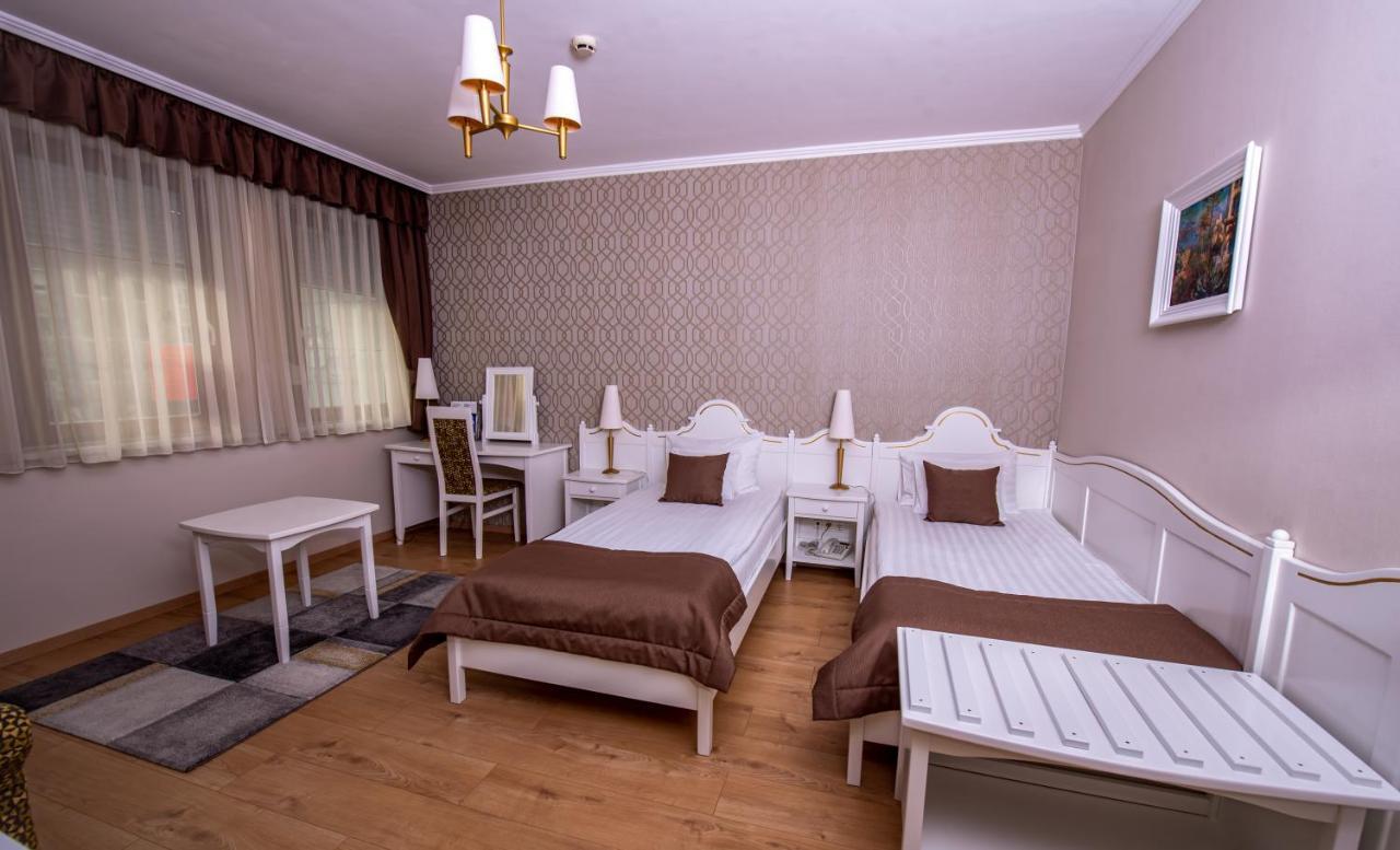 Hotel Villa Classica Pápa Zewnętrze zdjęcie