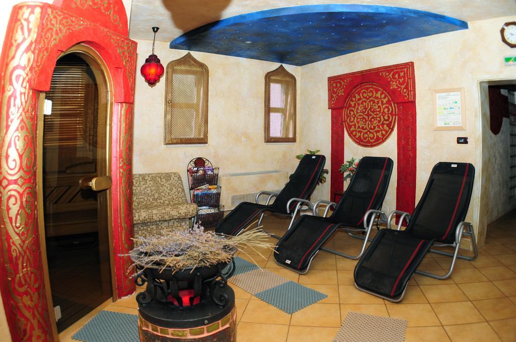 Hotel Villa Classica Pápa Zewnętrze zdjęcie