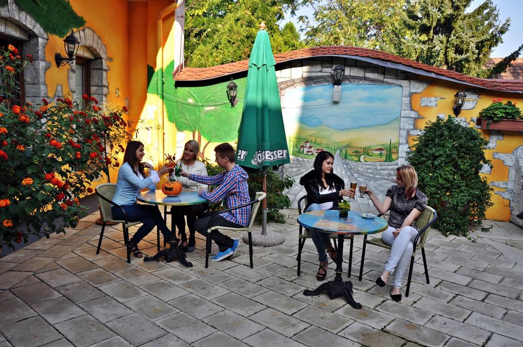 Hotel Villa Classica Pápa Zewnętrze zdjęcie