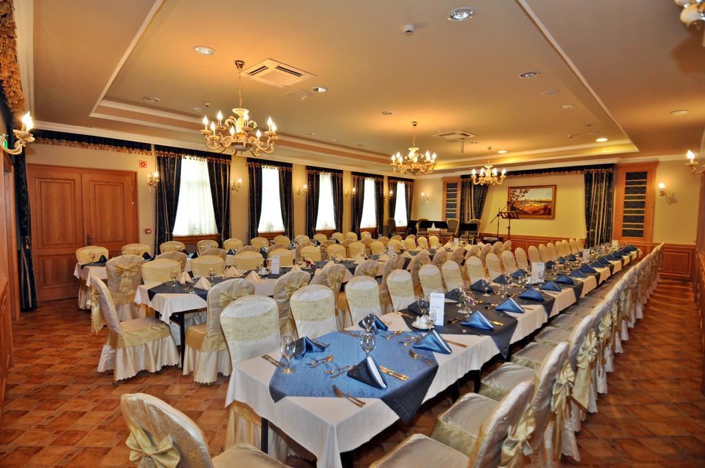 Hotel Villa Classica Pápa Zewnętrze zdjęcie