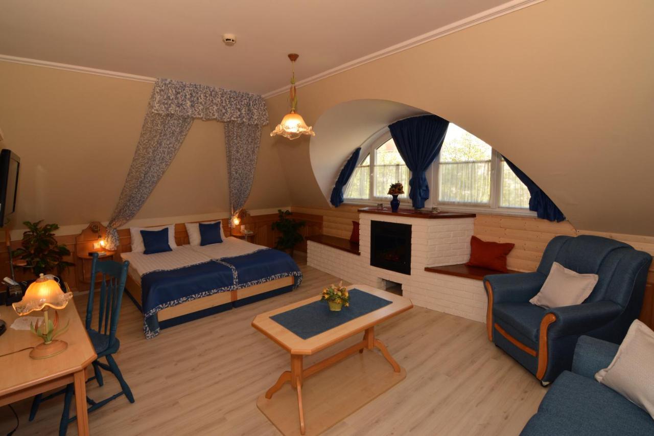 Hotel Villa Classica Pápa Zewnętrze zdjęcie