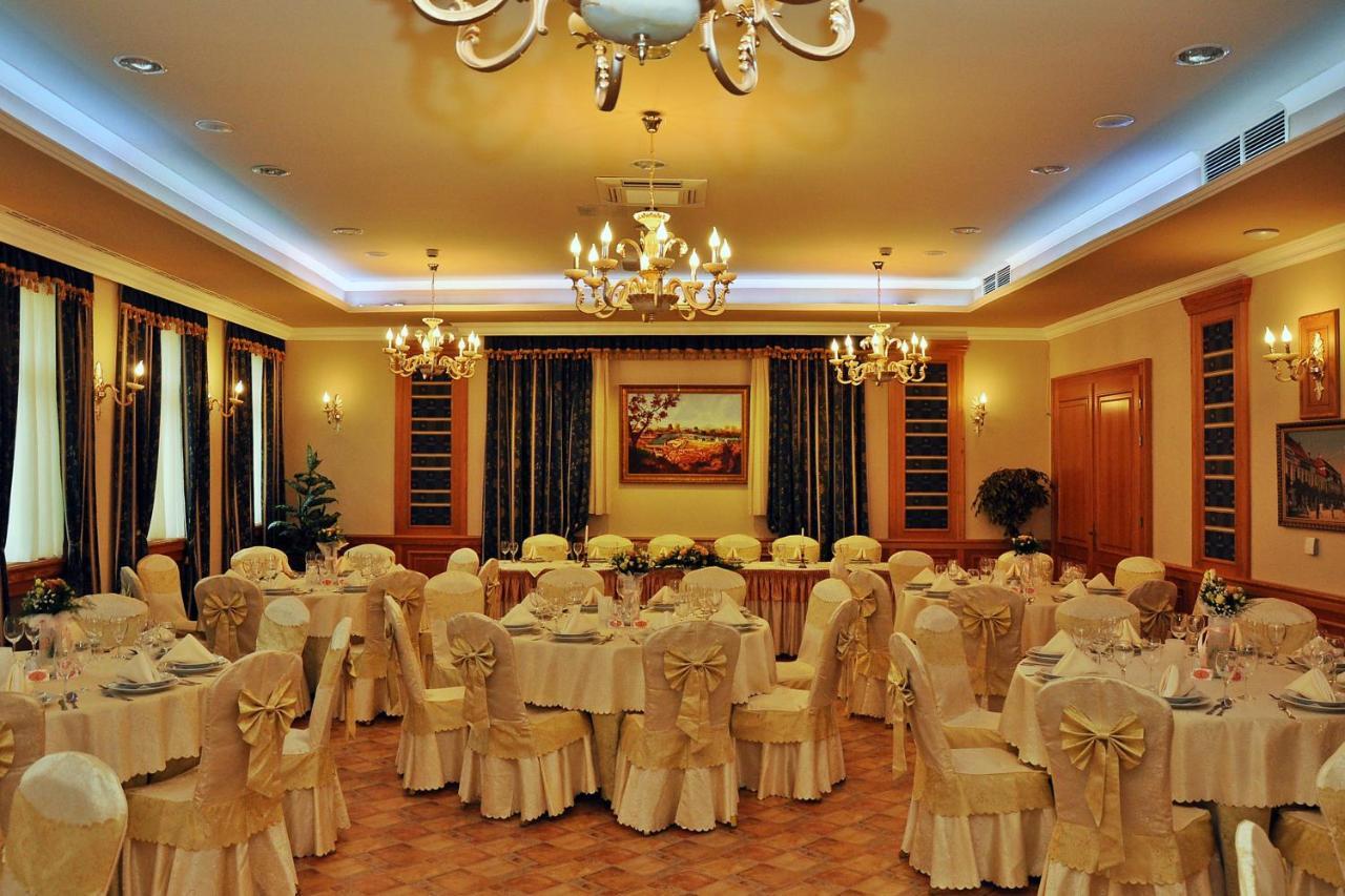 Hotel Villa Classica Pápa Zewnętrze zdjęcie