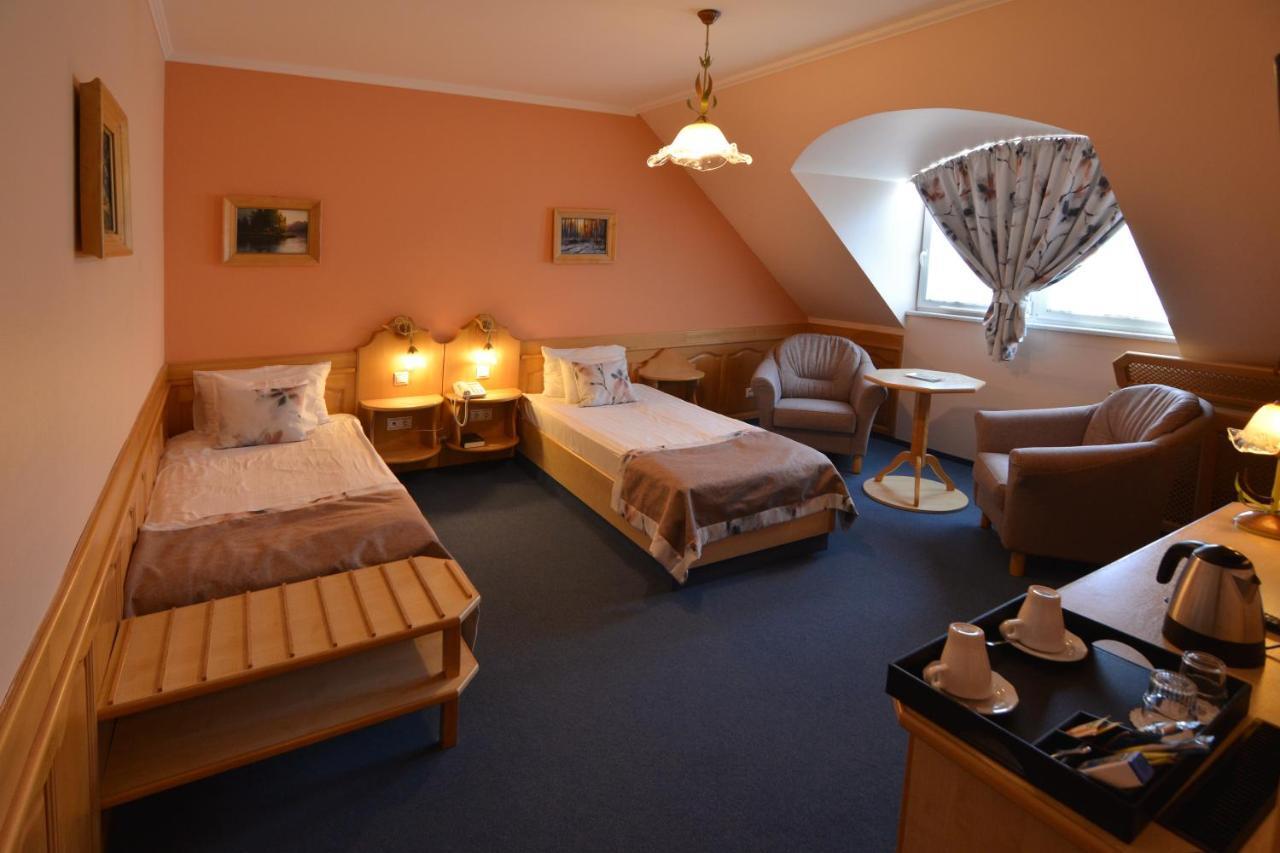 Hotel Villa Classica Pápa Zewnętrze zdjęcie
