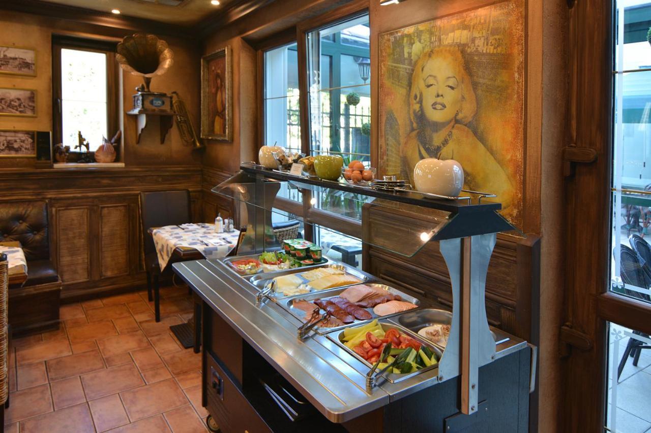 Hotel Villa Classica Pápa Zewnętrze zdjęcie