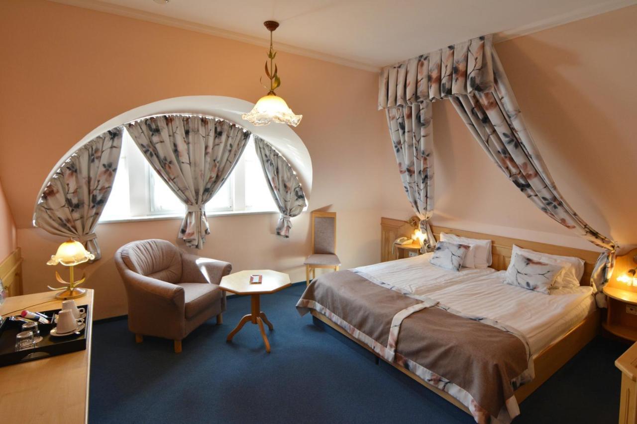 Hotel Villa Classica Pápa Zewnętrze zdjęcie