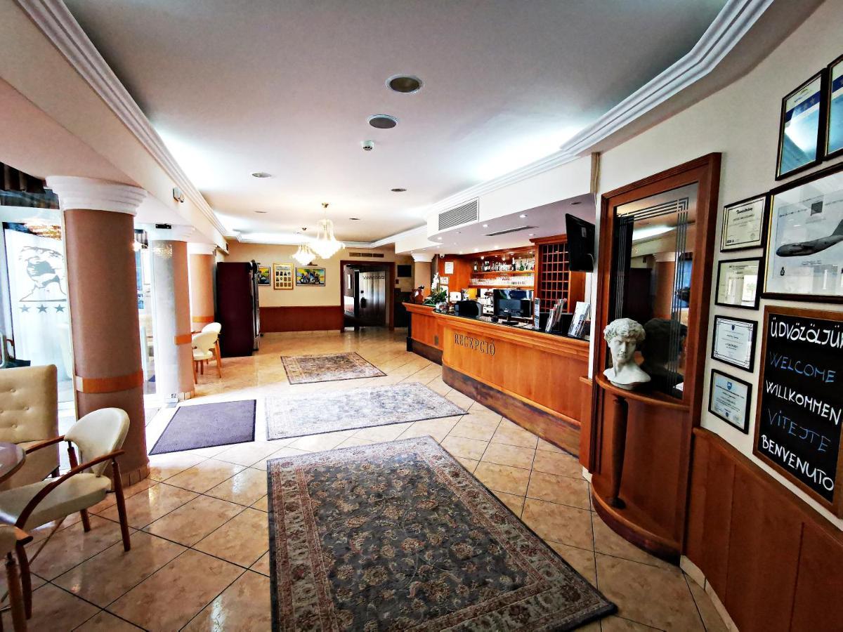 Hotel Villa Classica Pápa Zewnętrze zdjęcie